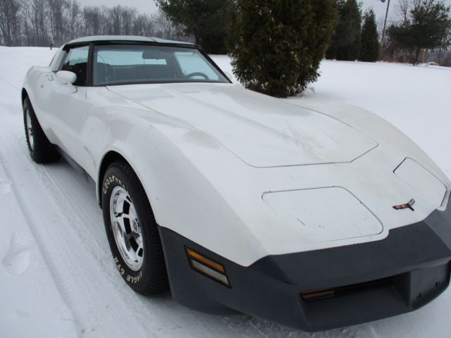 1981 White Chevrolet Corvette Coupe