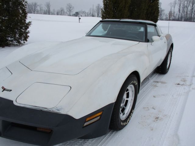 1981 White Chevrolet Corvette Coupe