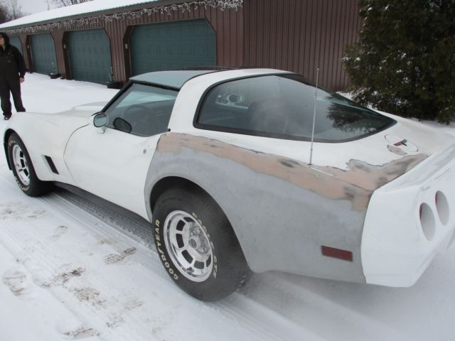 1981 White Chevrolet Corvette Coupe