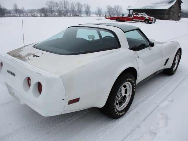1981 White Chevrolet Corvette Coupe