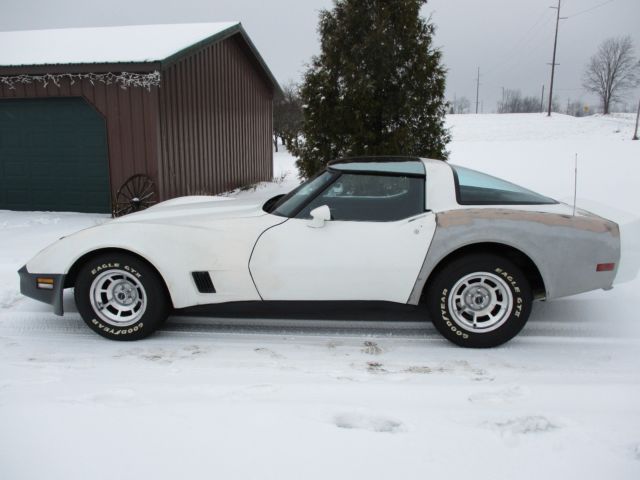 1981 White Chevrolet Corvette Coupe