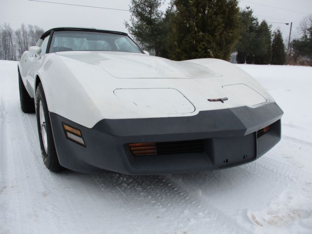 1981 White Chevrolet Corvette Coupe