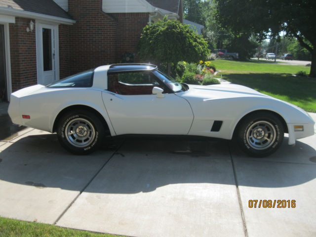1981 White Chevrolet Corvette Coupe