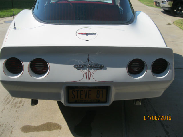 1981 White Chevrolet Corvette Coupe