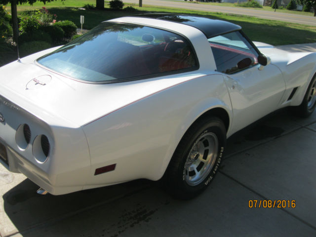 1981 White Chevrolet Corvette Coupe