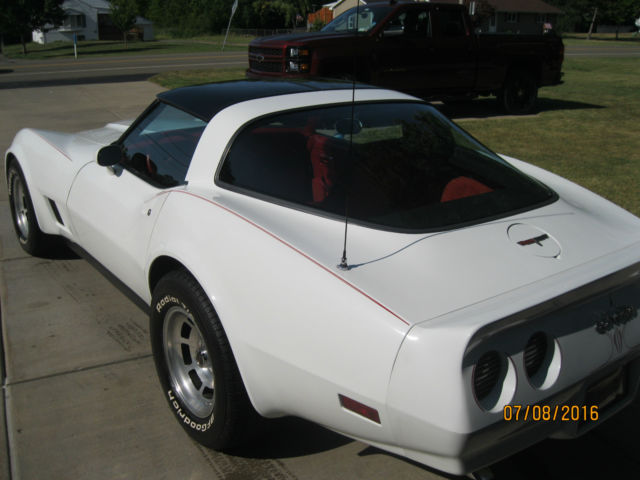 1981 White Chevrolet Corvette Coupe