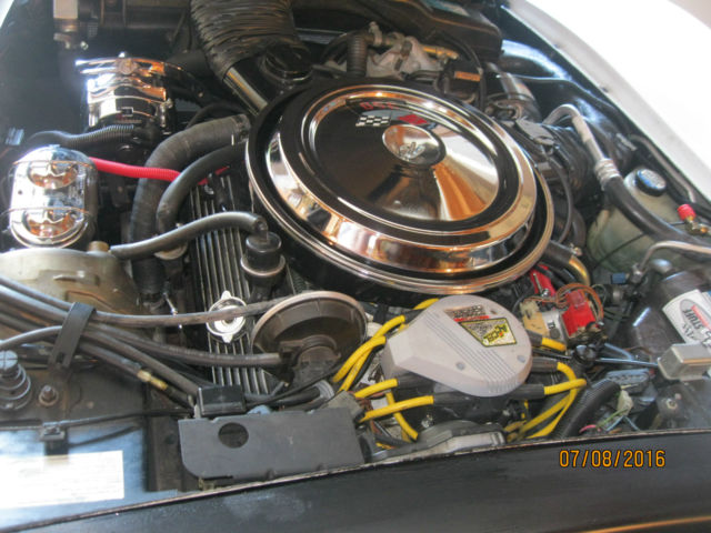 1981 White Chevrolet Corvette Coupe