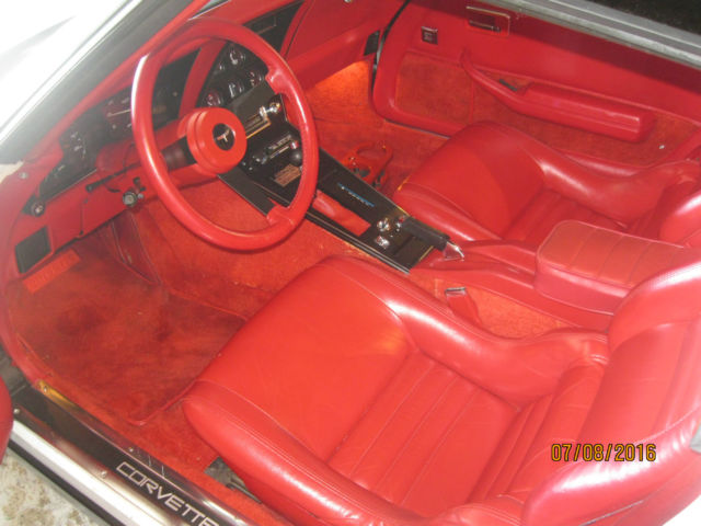 1981 White Chevrolet Corvette Coupe