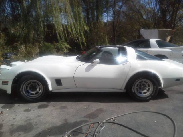 1981 White Chevrolet Corvette Coupe