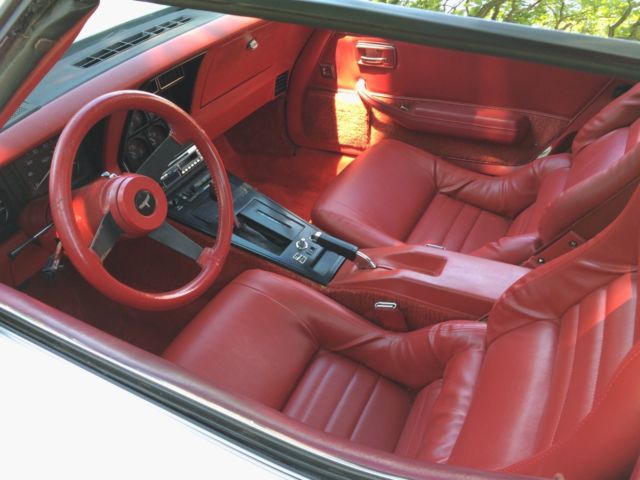 1981 White Chevrolet Corvette Coupe