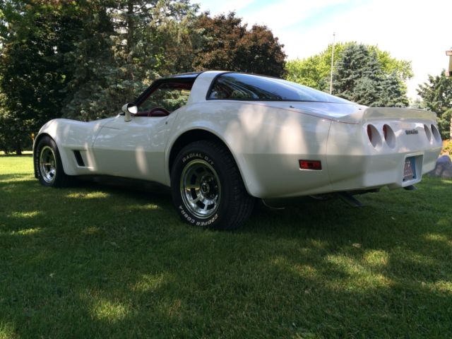 1981 White Chevrolet Corvette Coupe