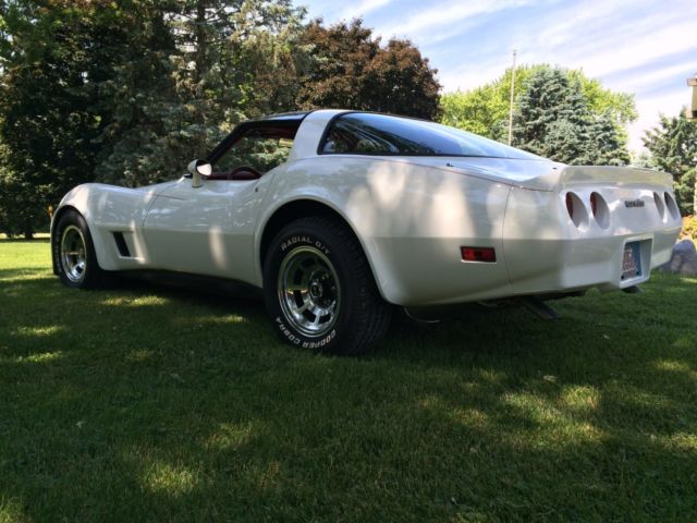 1981 White Chevrolet Corvette Coupe