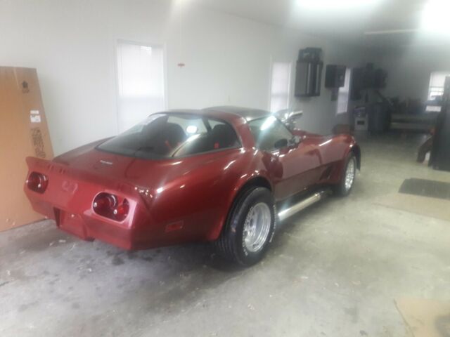 1981 brandy wine Chevrolet Corvette Coupe