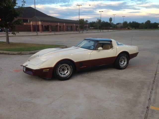 1981 Two tone tan/brown Chevrolet Corvette Coupe