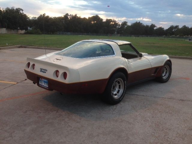 1981 Two tone tan/brown Chevrolet Corvette Coupe