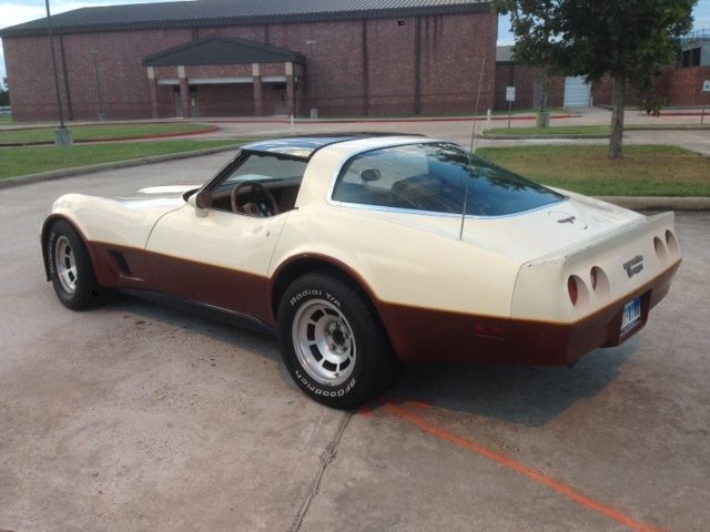 1981 Two tone tan/brown Chevrolet Corvette Coupe