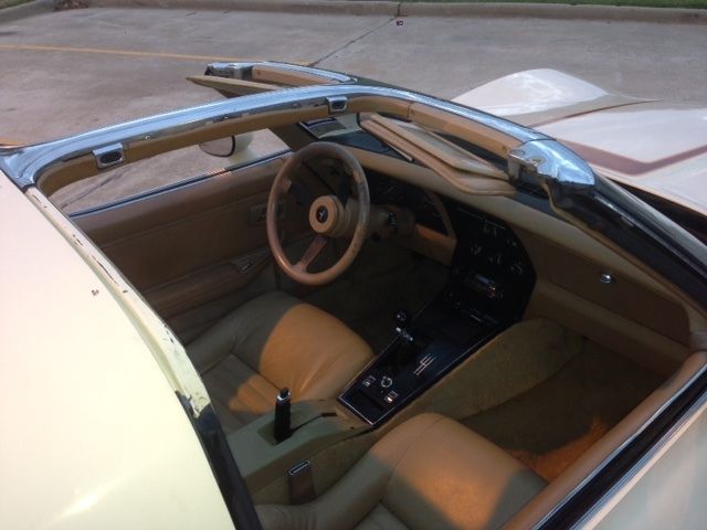 1981 Two tone tan/brown Chevrolet Corvette Coupe