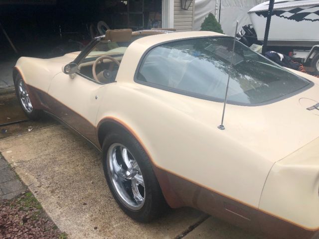 1981 Burgundy Chevrolet Corvette