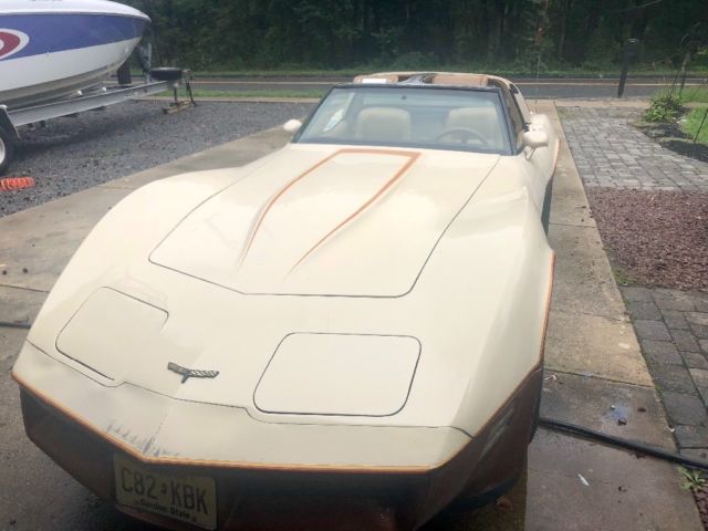 1981 Burgundy Chevrolet Corvette