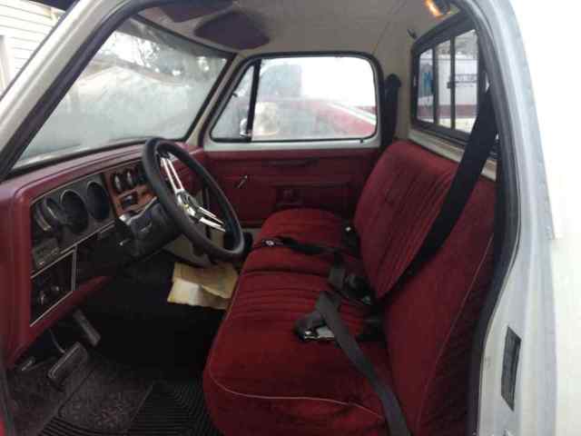 1981 White Dodge Ram 2500 full bed