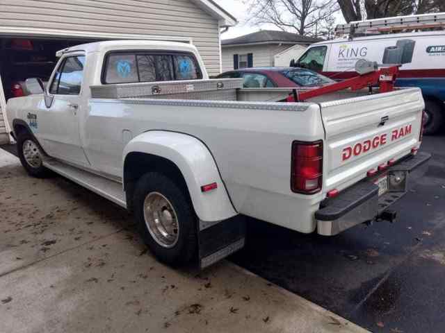 1981 White Dodge Ram 2500 full bed