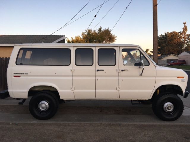 1981 White Ford E-Series Van Standard Passenger Van