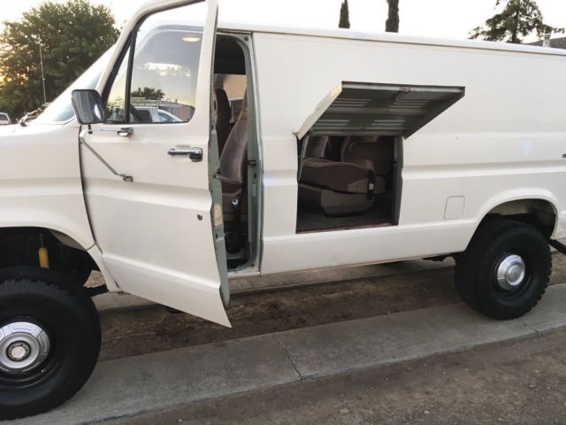 1981 White Ford E-Series Van Standard Passenger Van