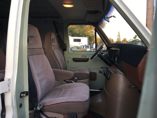 1981 White Ford E-Series Van Standard Passenger Van
