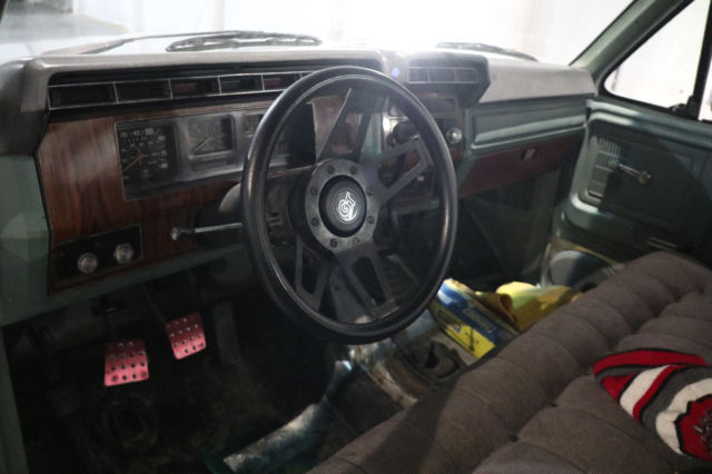 1981 Silver Ford F-150 Standard Cab Pickup