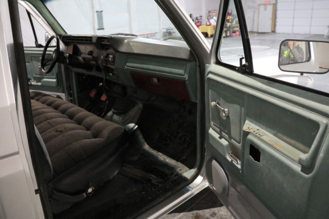 1981 Silver Ford F-150 Standard Cab Pickup