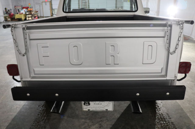 1981 Silver Ford F-150 Standard Cab Pickup