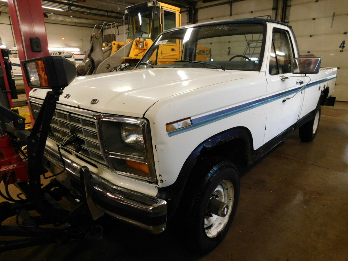 1981 White Ford F-250 Crew Cab Pickup
