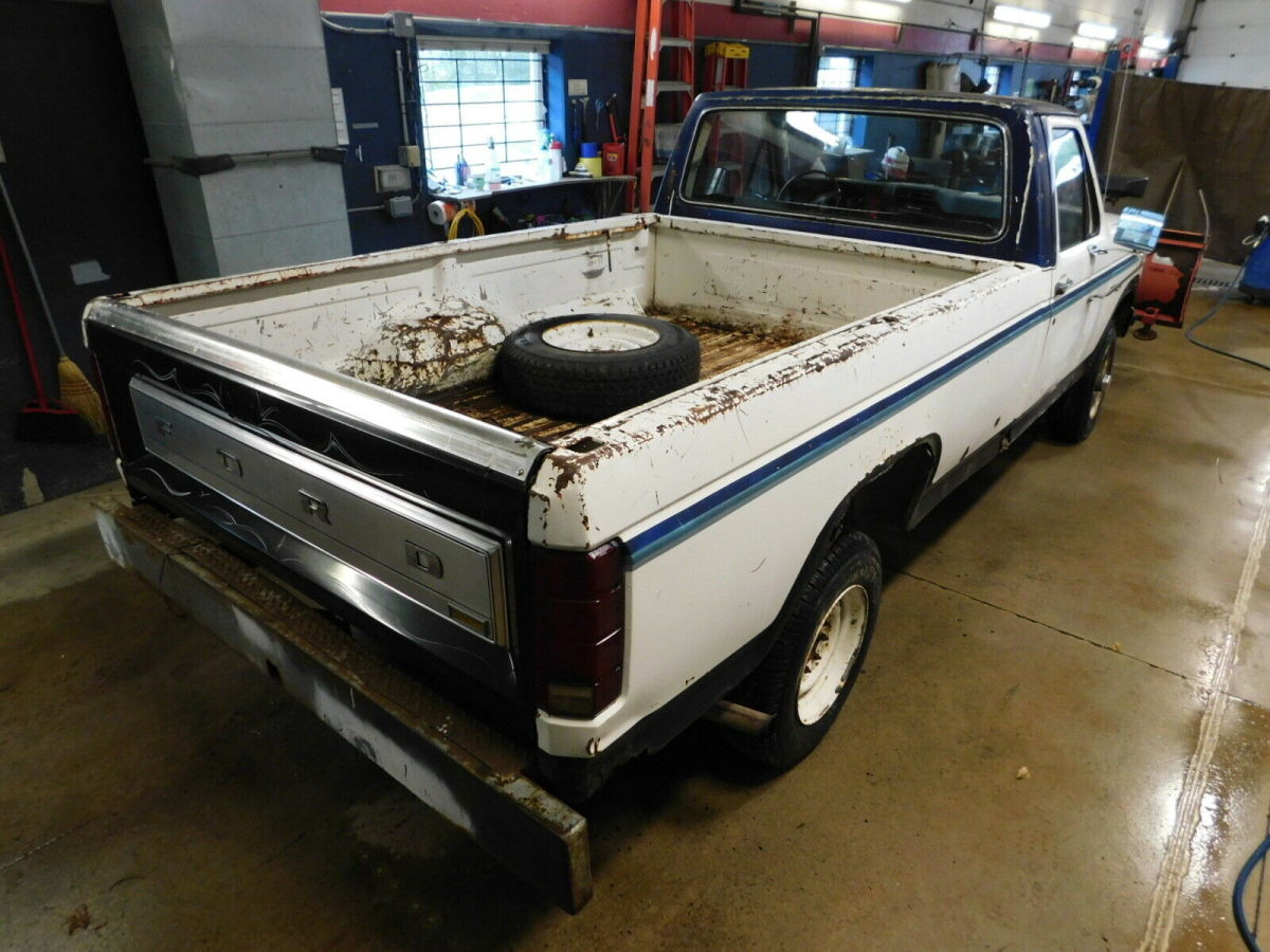 1981 White Ford F-250 Crew Cab Pickup