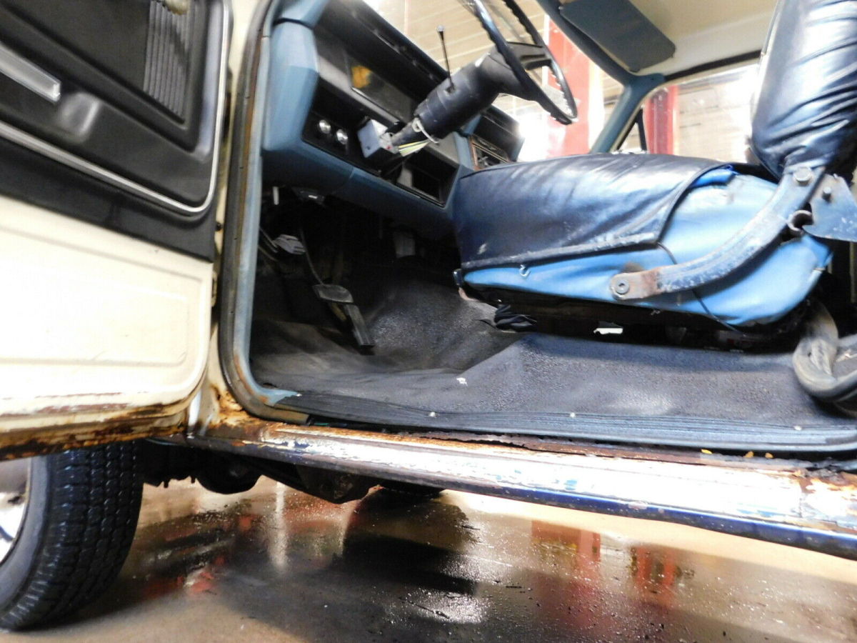 1981 White Ford F-250 Crew Cab Pickup