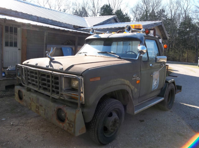 1981 green Ford F-350 truck