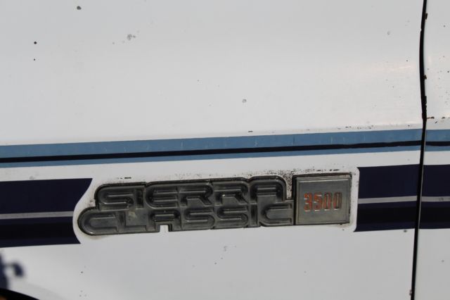 1981 WHITE GMC Sierra 3500 4 DOOR