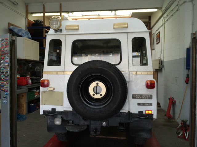 1981 White Land Rover Defender