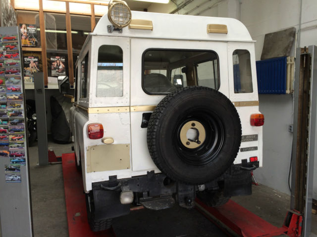1981 White Land Rover Defender