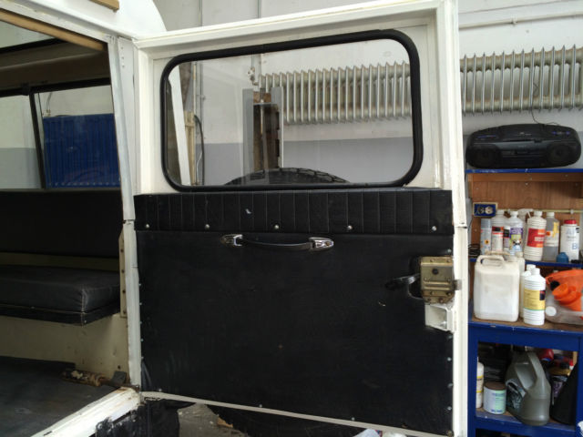 1981 White Land Rover Defender