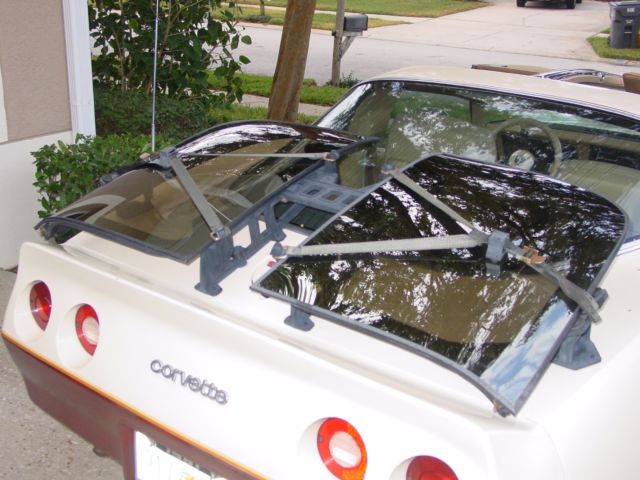 1981 BEIGE/BROWN Chevrolet Corvette Coupe