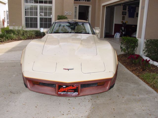 1981 BEIGE/BROWN Chevrolet Corvette Coupe