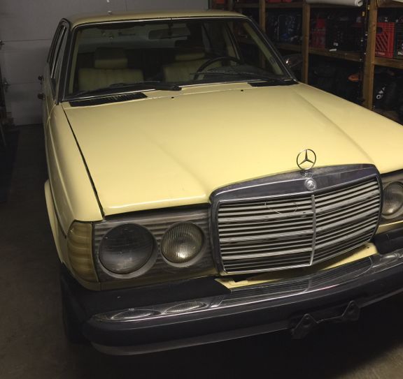 1981 Yellow Mercedes-Benz 200-Series