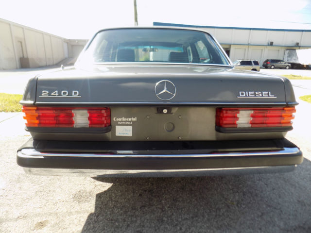 1981 Anthracite grey  Mercedes-Benz 200-Series sedan