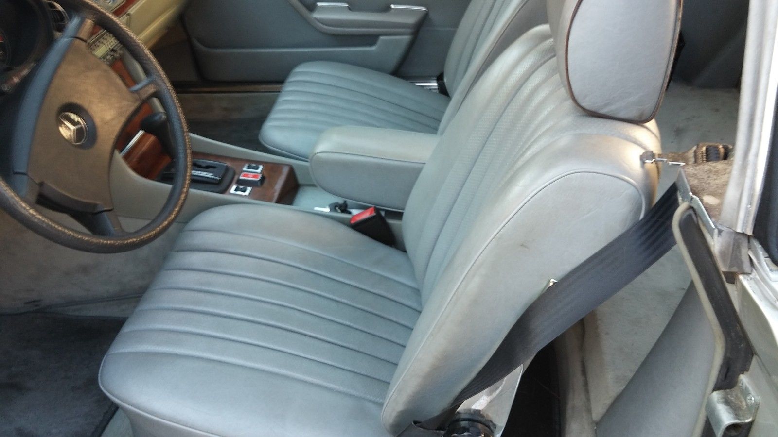 1981 Silver Mercedes-Benz 500-Series Convertible