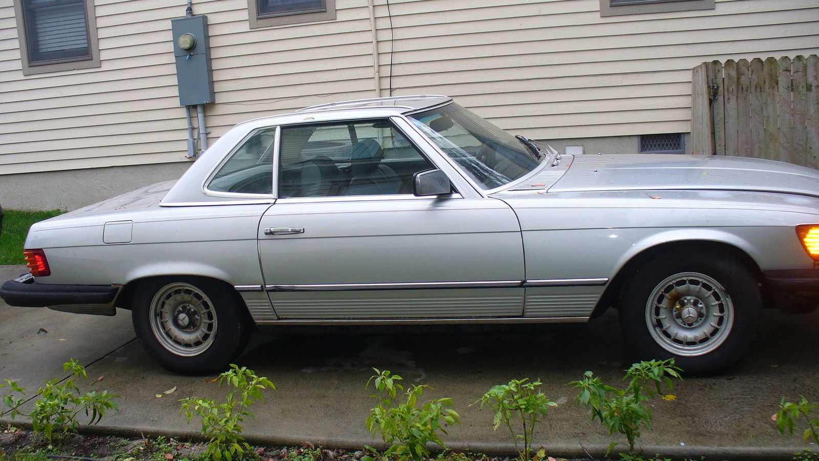 1981 Silver Mercedes-Benz 500-Series Convertible
