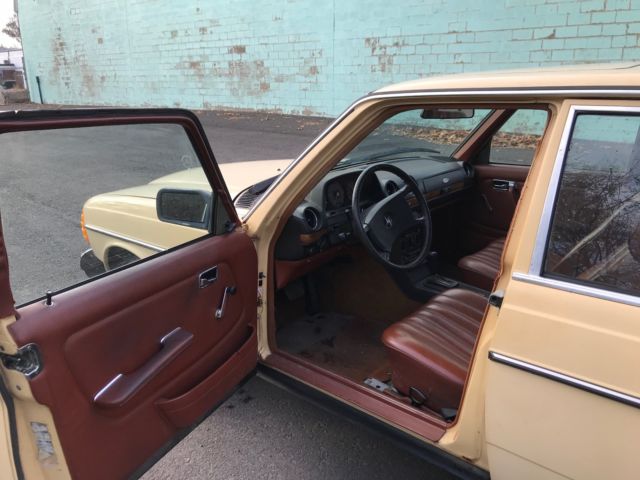 1981 Yellow Mercedes-Benz 200-Series Sedan