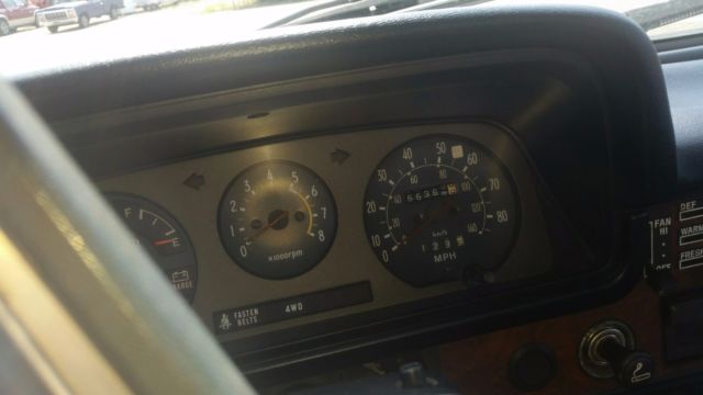 1981 white blue Toyota SR5 Pickup pickup