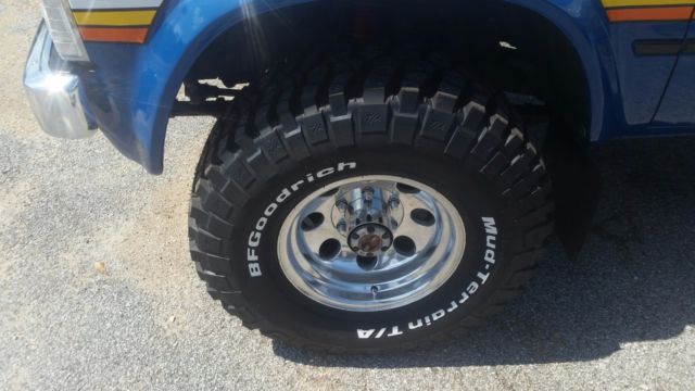 1981 white blue Toyota SR5 Pickup pickup