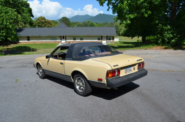 19810000 Tan Toyota Celica Convertible