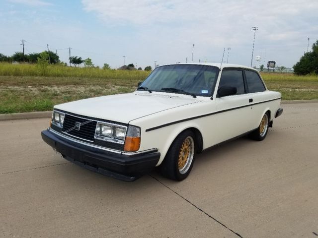 1981 White Volvo 240 Coupe